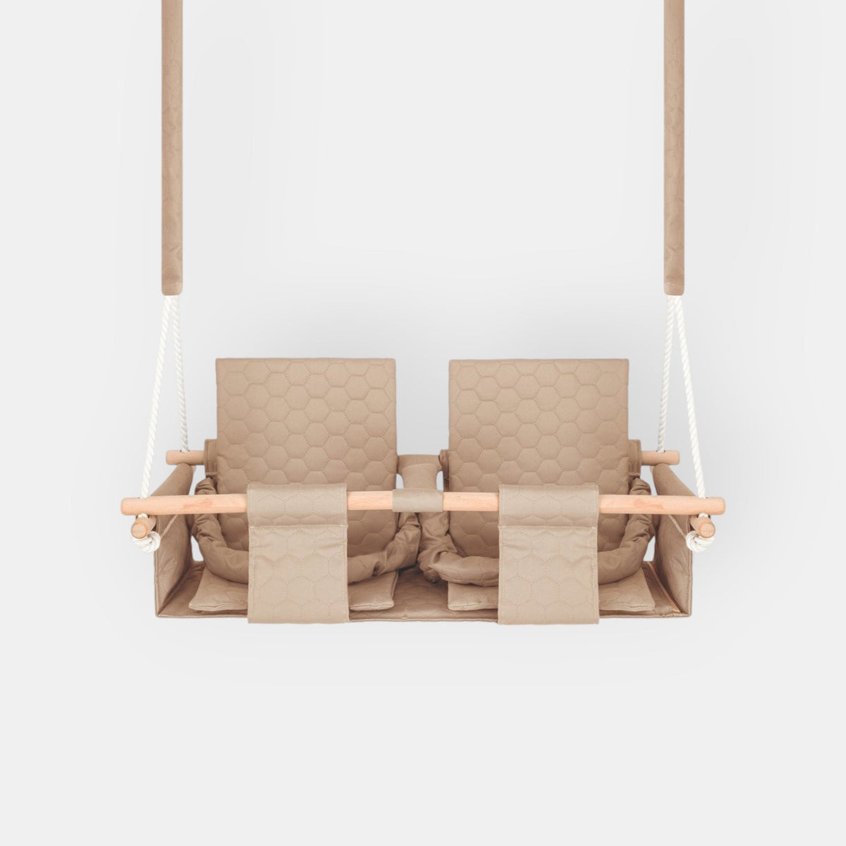 Balançoire double jumeaux imperméable beige, vue de face sur fond blanc : deux sièges matelassés