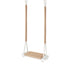 Balançoire enfant planche bois imperméable beige, vue de trois quarts : cordes gainées de tissu et coussin matelassé