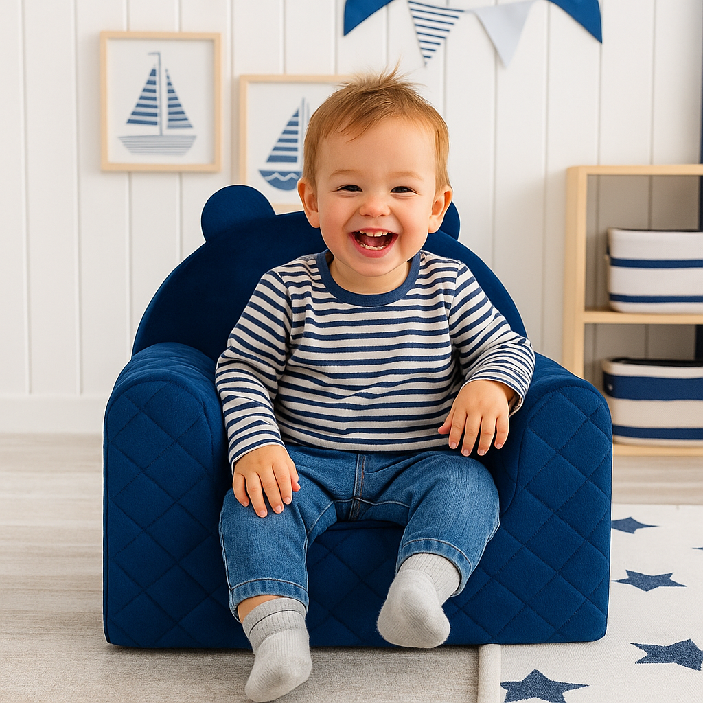 Fauteuil bébé ourson en velours bleu foncé, oreilles d'ourson et accoudoirs moelleux