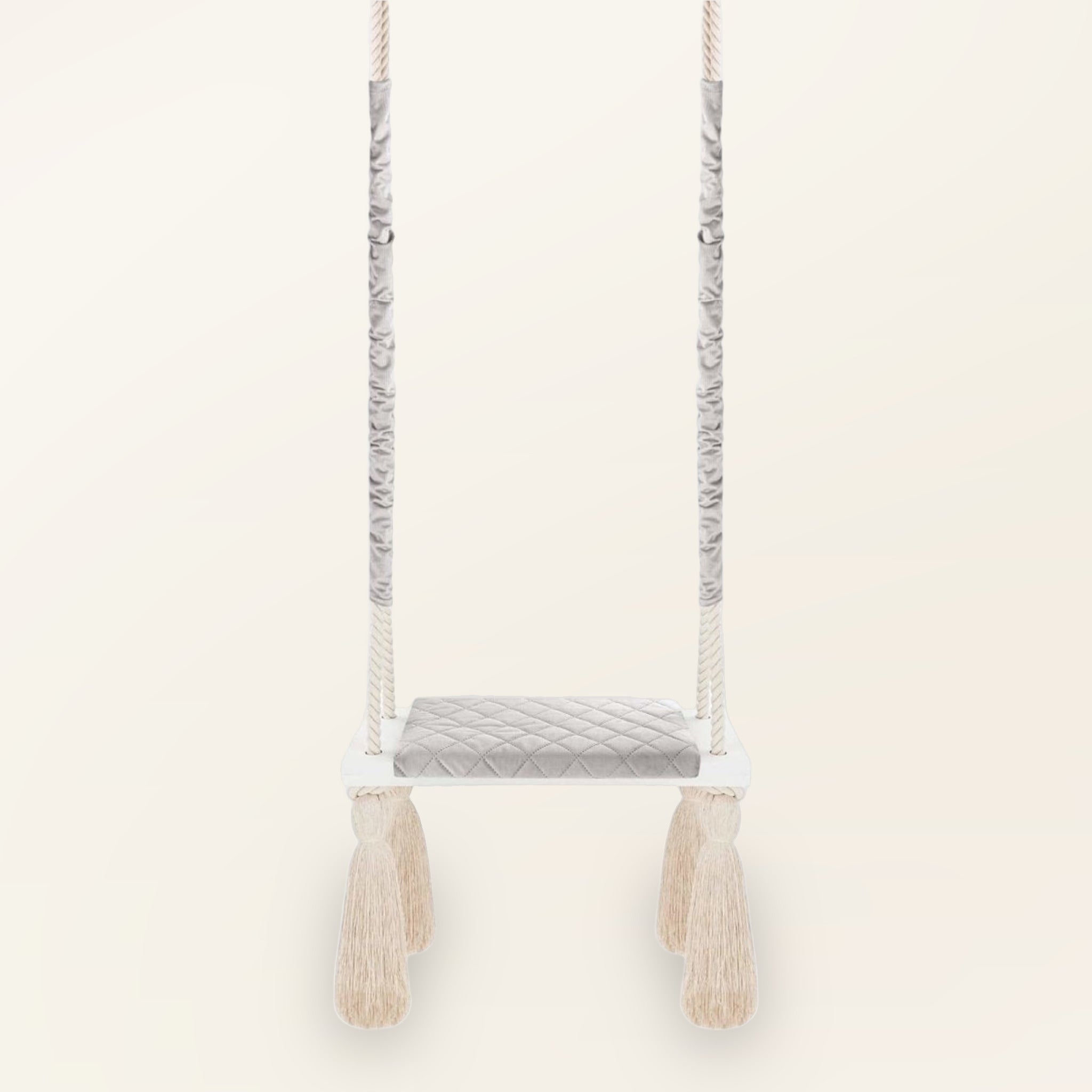 Balançoire enfant planche bois et velours gris clair, vue de face avec coussin d'assise matelassé