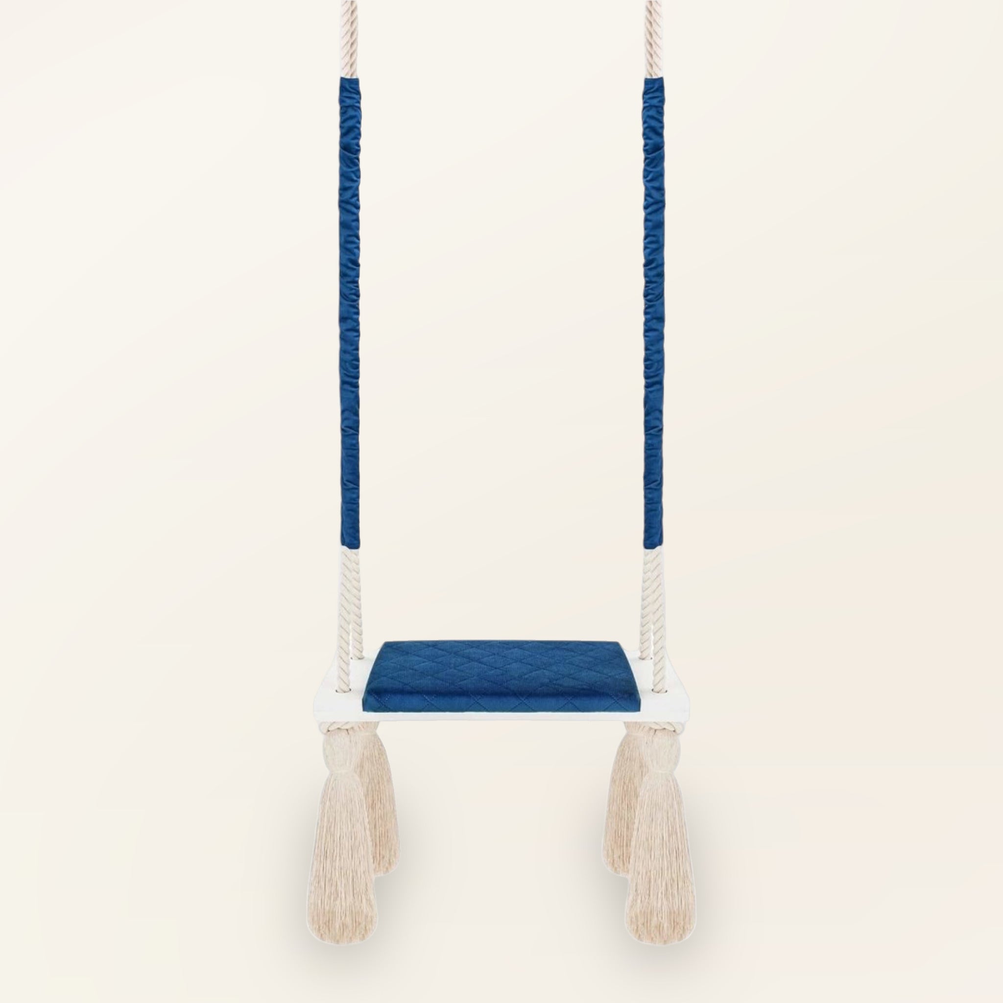 Balançoire enfant planche bois et velours bleu foncé, vue de face avec coussin d'assise matelassé