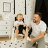 Balançoire bébé intérieur en velours noir avec harnais – vue 4