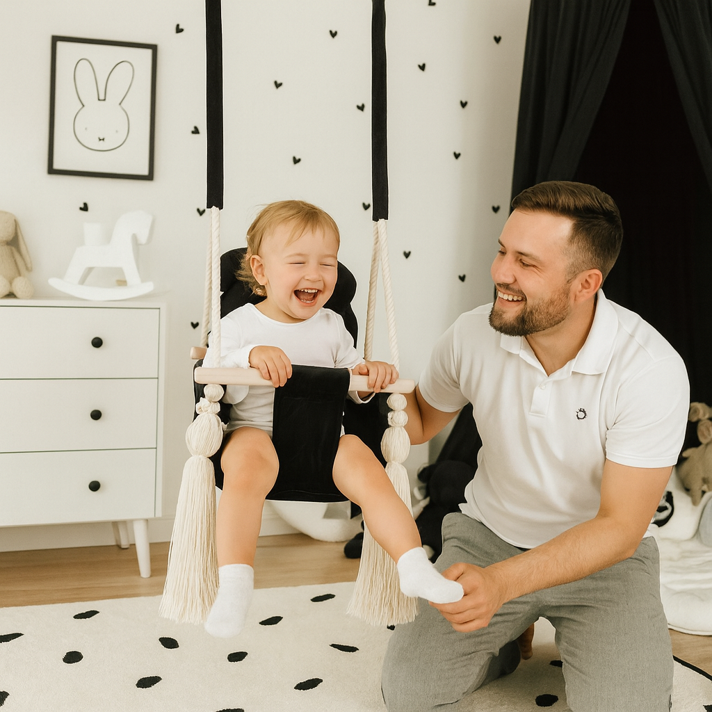 Balançoire bébé intérieur en velours noir avec harnais – vue 4