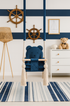 Balançoire bébé intérieur en velours bleu foncé avec harnais – vue 6